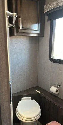 2022 HOLIDAY RAMBLER VACATIONER 35K - Image 16