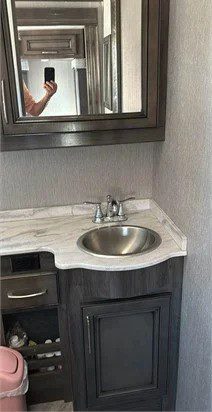 2022 HOLIDAY RAMBLER VACATIONER 35K - Image 17