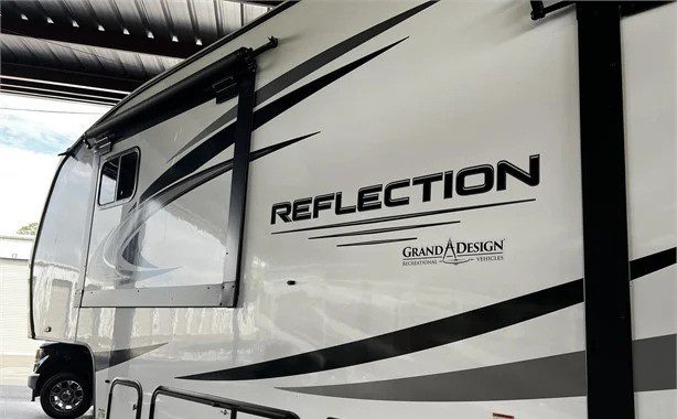 2022 GRAND DESIGN REFLECTION 303RLS - Image 2