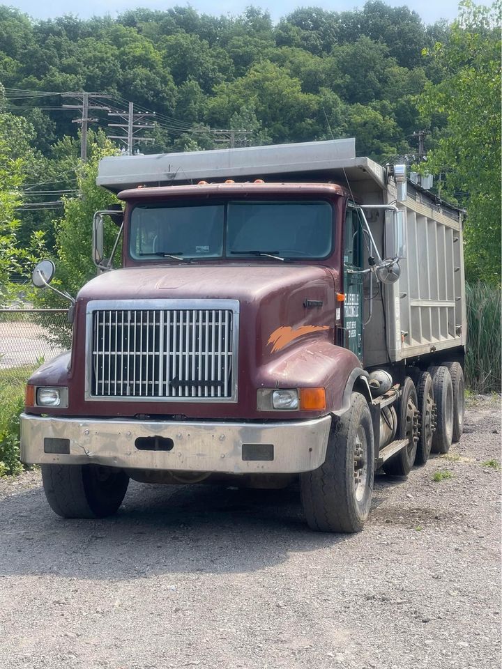 1996 International Eagle 9200 - Image 2