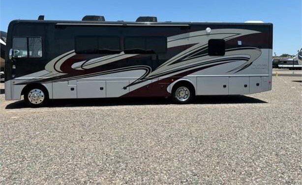 2022 HOLIDAY RAMBLER VACATIONER 35K - Image 2
