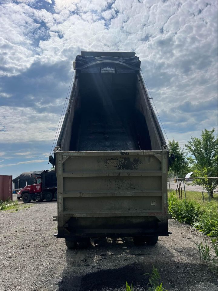 1996 International Eagle 9200 - Image 4