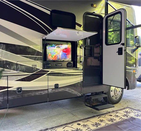 2015 FLEETWOOD BOUNDER 35K - Image 6