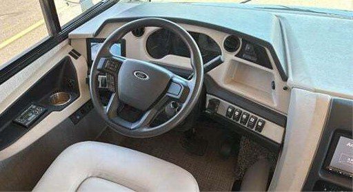 2022 HOLIDAY RAMBLER VACATIONER 35K - Image 8