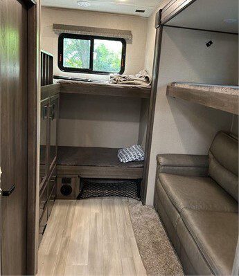 2022 GRAND DESIGN SOLITUDE S CLASS 3740BH-R - Image 13