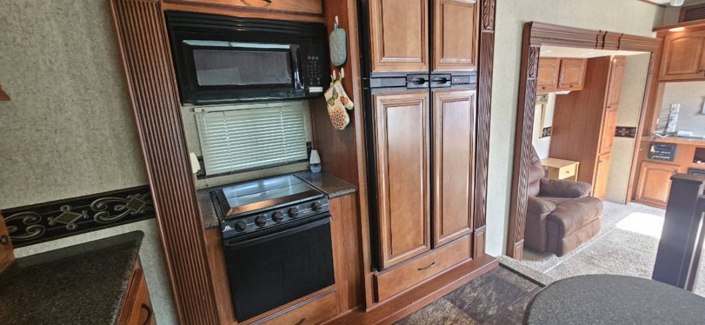 2012 HEARTLAND BIG COUNTRY 3690SL - Image 10