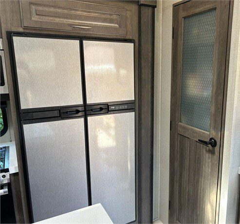 2022 GRAND DESIGN SOLITUDE S CLASS 3740BH-R - Image 4