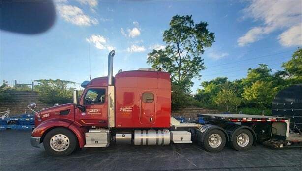2016 Peterbilt 579 - Image 2