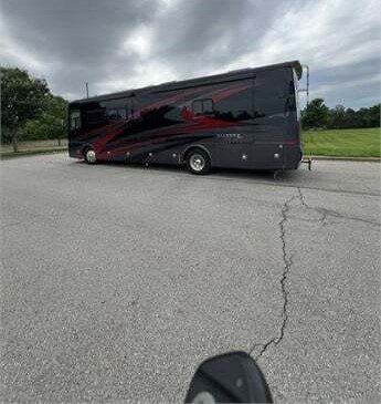 2022 TIFFIN ALLEGRO RED 37PA - Image 2