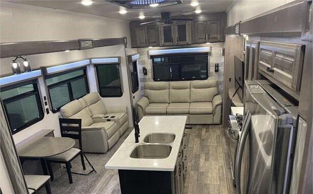 2021 FOREST RIVER CEDAR CREEK CHAMPAGNE 38EBS - Image 4