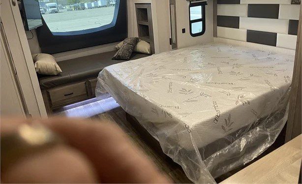 2021 FOREST RIVER CEDAR CREEK CHAMPAGNE 38EBS - Image 5