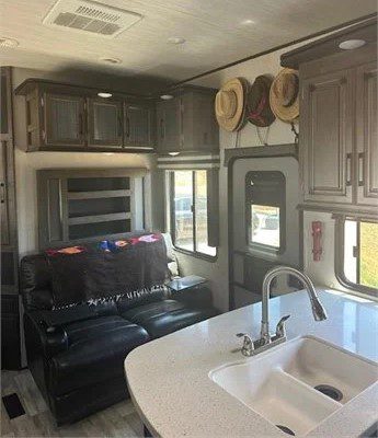 2020 HEARTLAND TORQUE 373 - Image 8