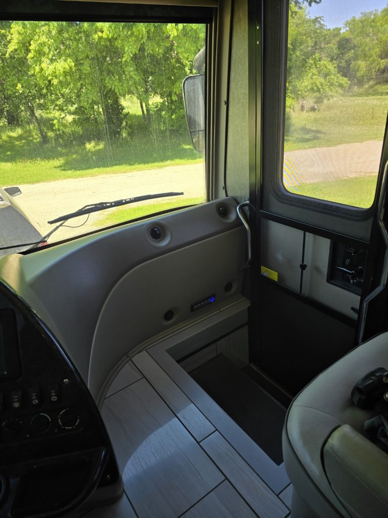2018 forest river burkshire xlt - Image 11