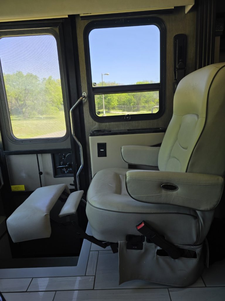 2018 forest river burkshire xlt - Image 12