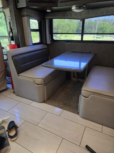 2018 forest river burkshire xlt - Image 15