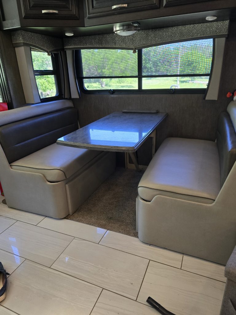 2018 forest river burkshire xlt - Image 16