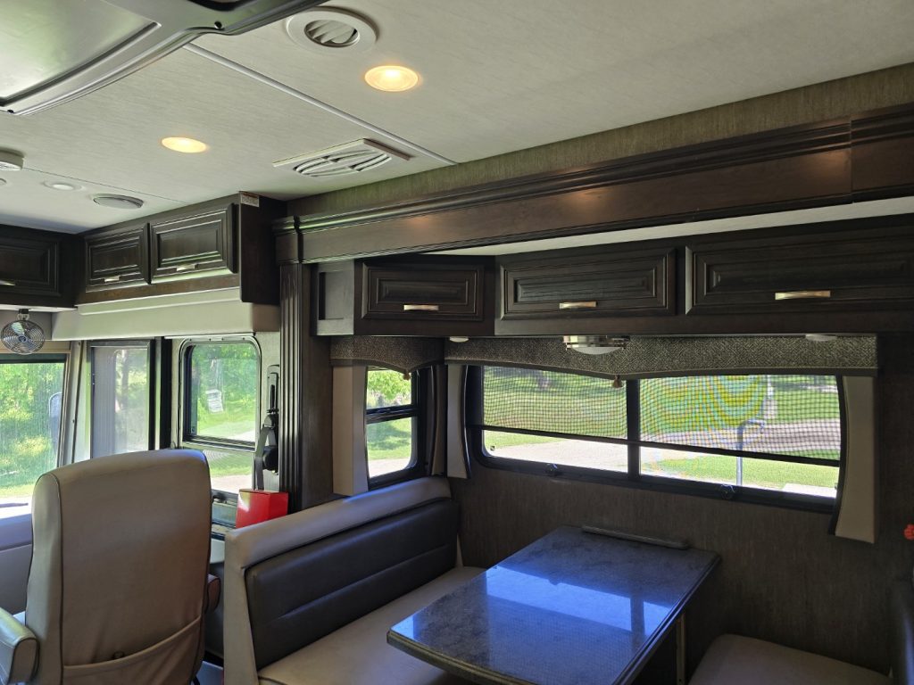 2018 forest river burkshire xlt - Image 17