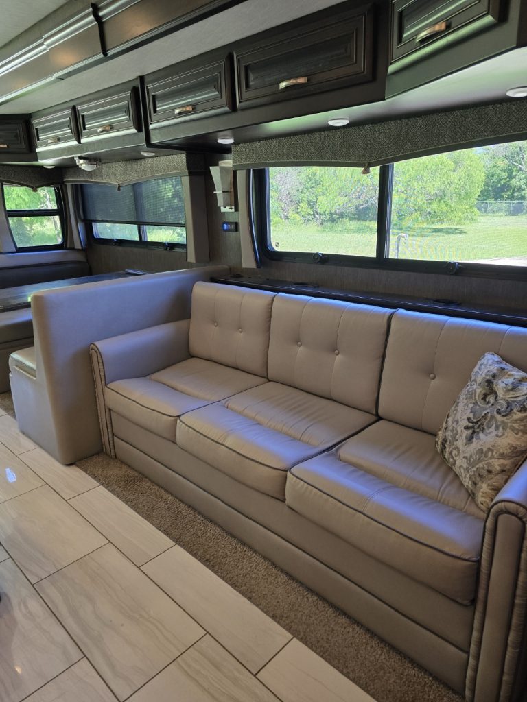 2018 forest river burkshire xlt - Image 18