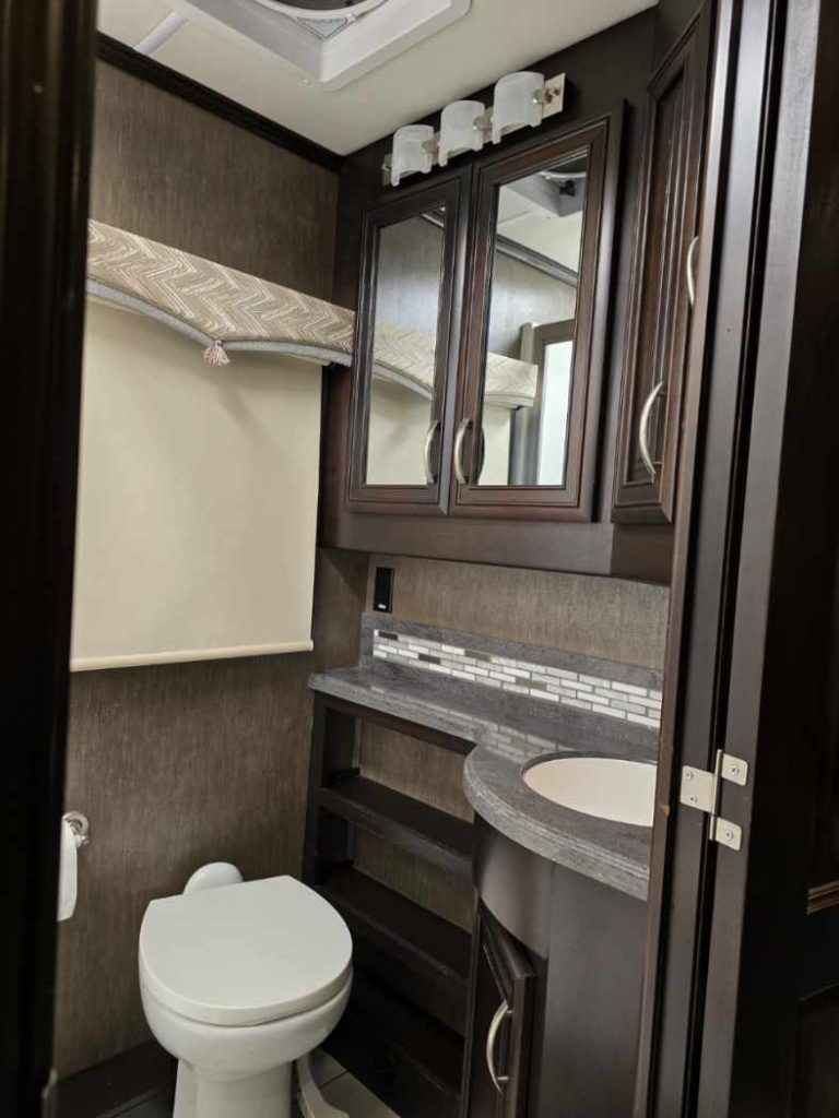 2018 forest river burkshire xlt - Image 22