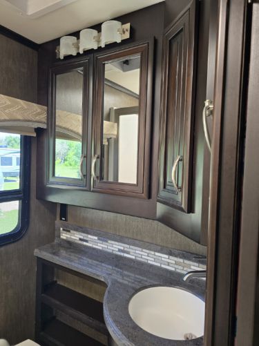 2018 forest river burkshire xlt - Image 25