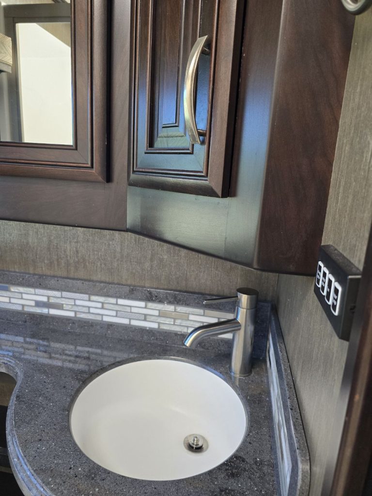 2018 forest river burkshire xlt - Image 27