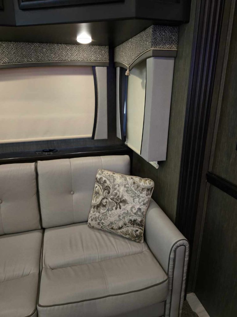 2018 forest river burkshire xlt - Image 30