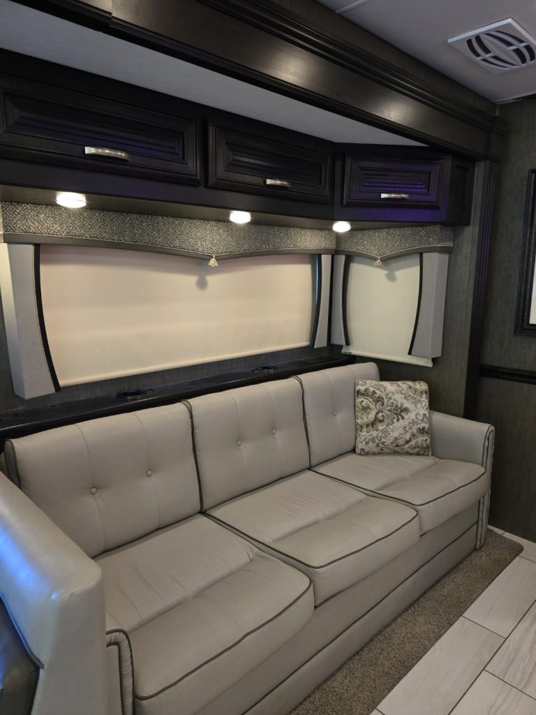 2018 forest river burkshire xlt - Image 32