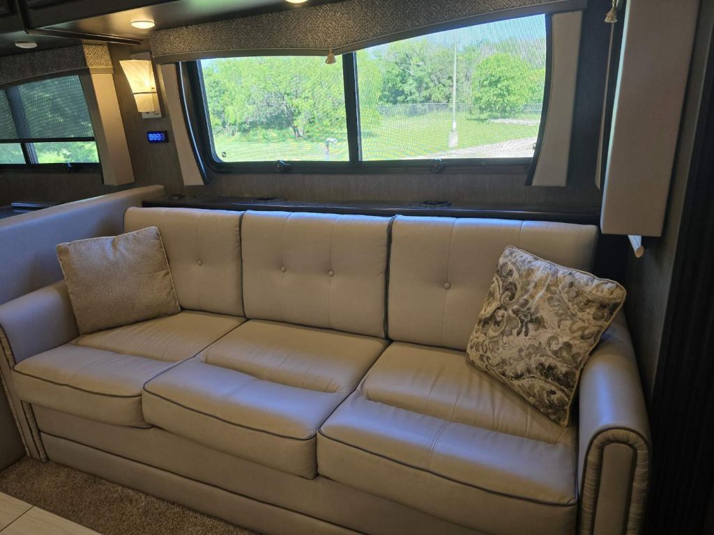 2018 forest river burkshire xlt - Image 33