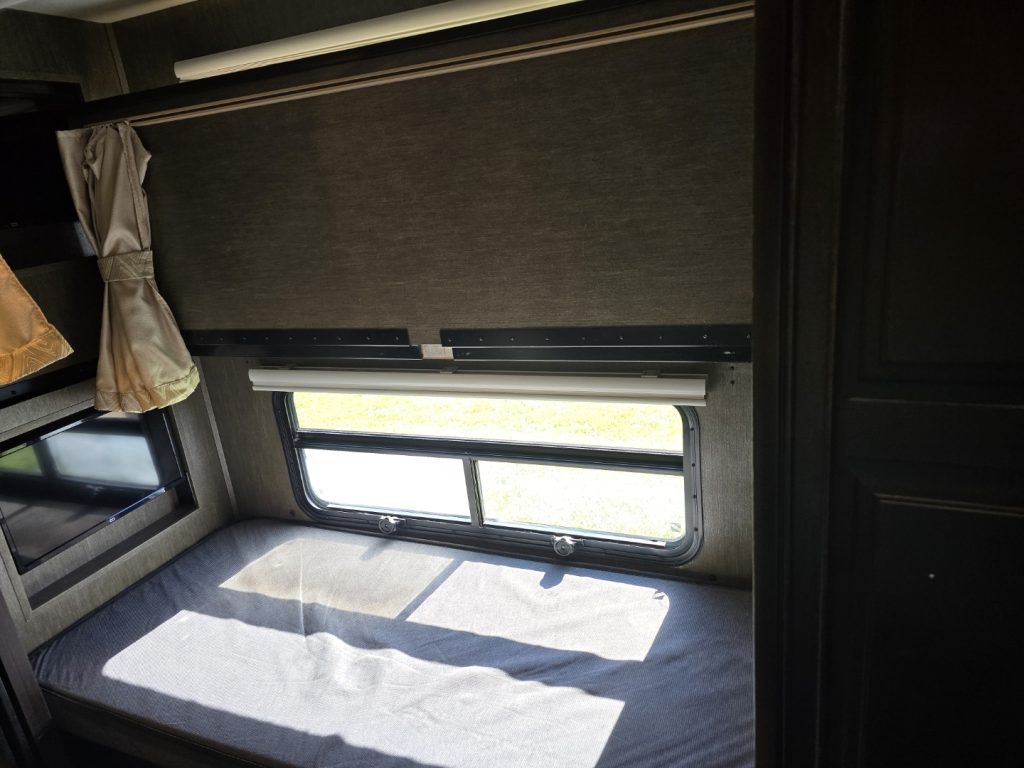 2018 forest river burkshire xlt - Image 34