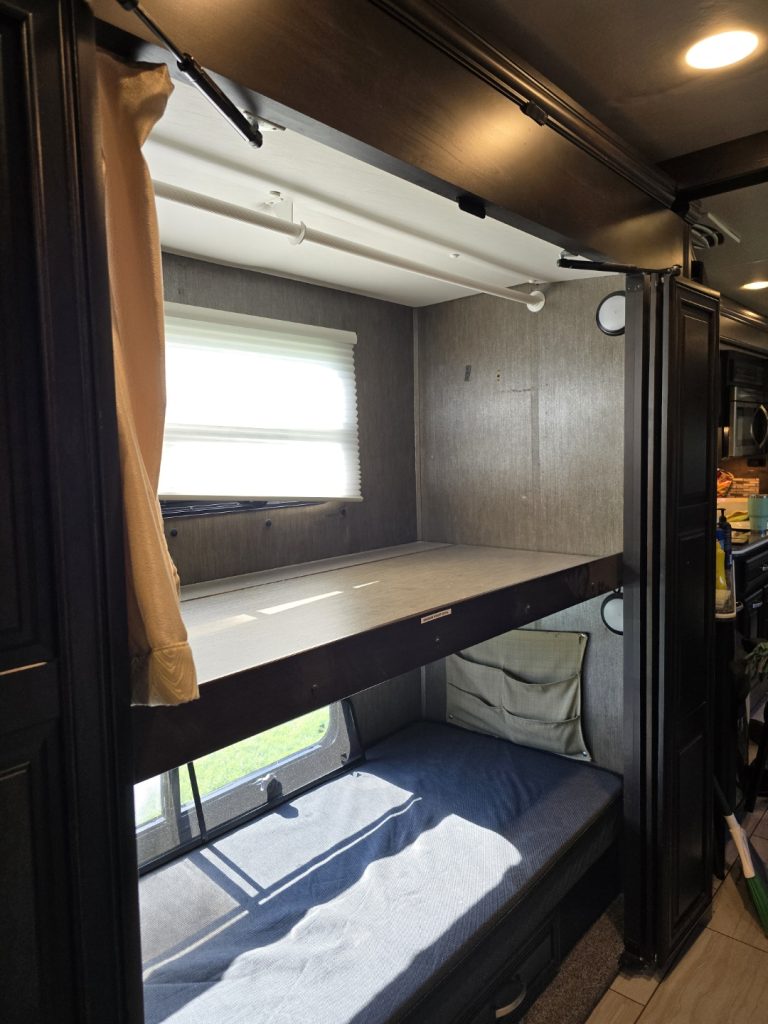 2018 forest river burkshire xlt - Image 36