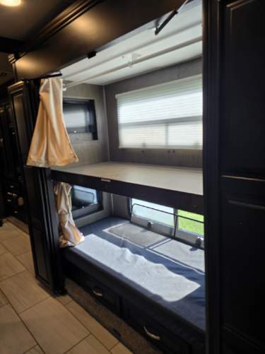 2018 forest river burkshire xlt - Image 37