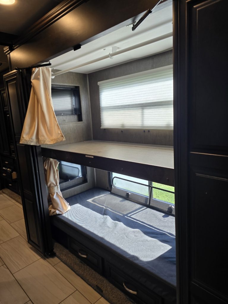 2018 forest river burkshire xlt - Image 38