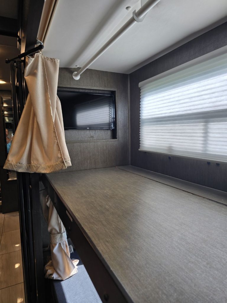 2018 forest river burkshire xlt - Image 39