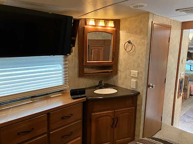 2004 Ford F-450 and 2012 Keystone Montana 3400RL Hickory Edition - Image 14