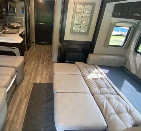 2020 FOREST RIVER BERKSHIRE 34QS - Image 17