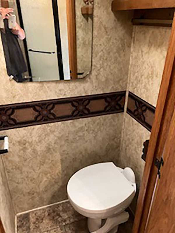 2004 Ford F-450 and 2012 Keystone Montana 3400RL Hickory Edition - Image 17