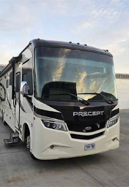2021 JAYCO PRECEPT 34G - Image 3