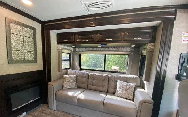 2020 FOREST RIVER BERKSHIRE 34QS - Image 5