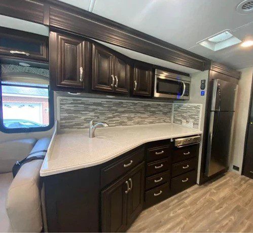 2020 FOREST RIVER BERKSHIRE 34QS - Image 9