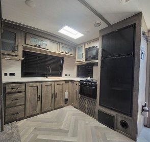 2021 FOREST RIVER SALEM HEMISPHERE 270FKS - Image 6