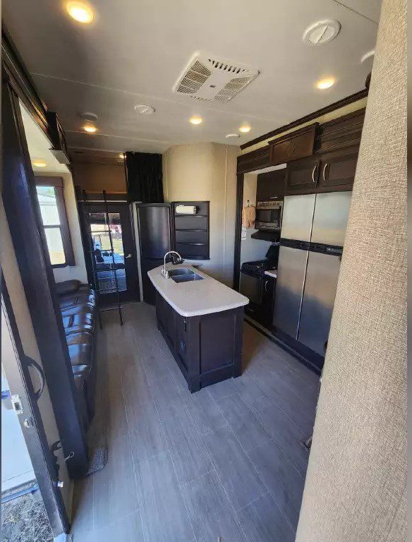 2018 Keystone Carbon 357 - Image 10