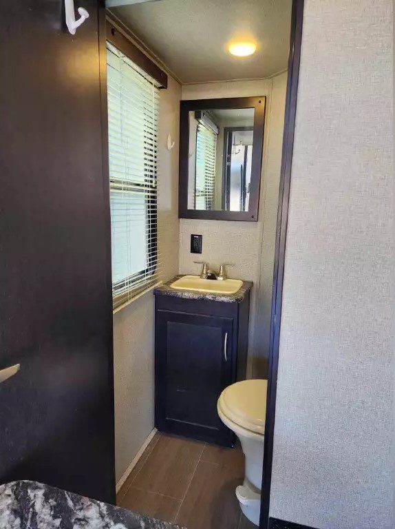 2018 Keystone Carbon 357 - Image 17