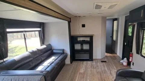 2021 FOREST RIVER CHEROKEE 274RK - Image 6