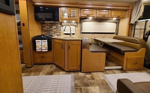 2017 THOR MOTOR COACH FOUR WINDS 31E - Image 10