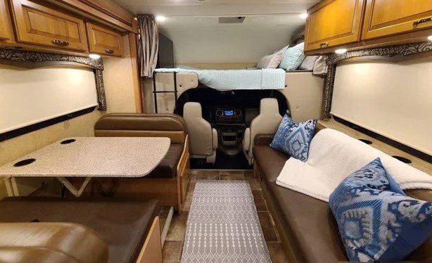 2017 THOR MOTOR COACH FOUR WINDS 31E - Image 11