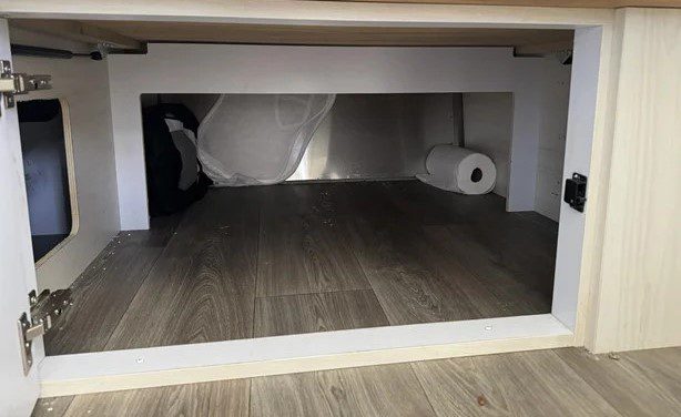 2017 AIRSTREAM BAMBI 22FB - Image 12