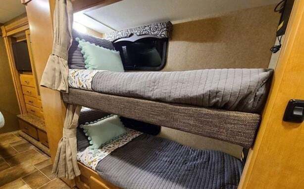 2017 THOR MOTOR COACH FOUR WINDS 31E - Image 14