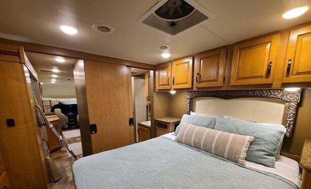 2017 THOR MOTOR COACH FOUR WINDS 31E - Image 15