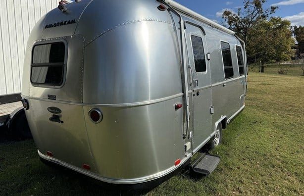 2017 AIRSTREAM BAMBI 22FB - Image 4