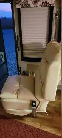 2000 HARNEY COACH WORKS RIATA SONOMA - Image 4